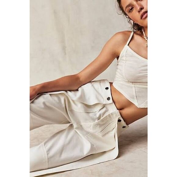 Free People- NWOT- Keep Calling Crop Pants White Sz:M Ret$98 - Picture 1 of 4